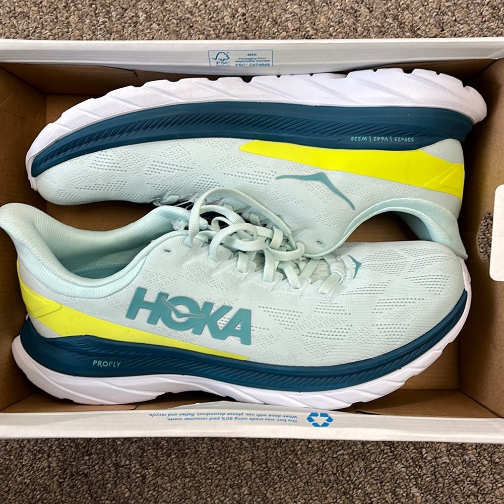 Hoka One men’s Mach 4 tennis shoes
